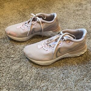 Women’s 7 Nike Renew tennis shoes